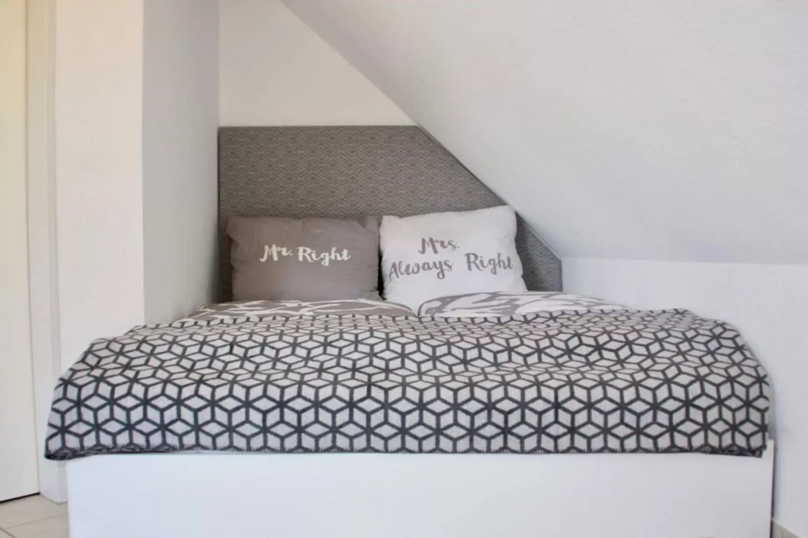 267119-Bedroom