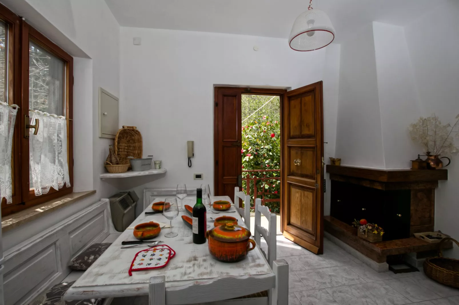 Agrifogli Rosa-Dining room