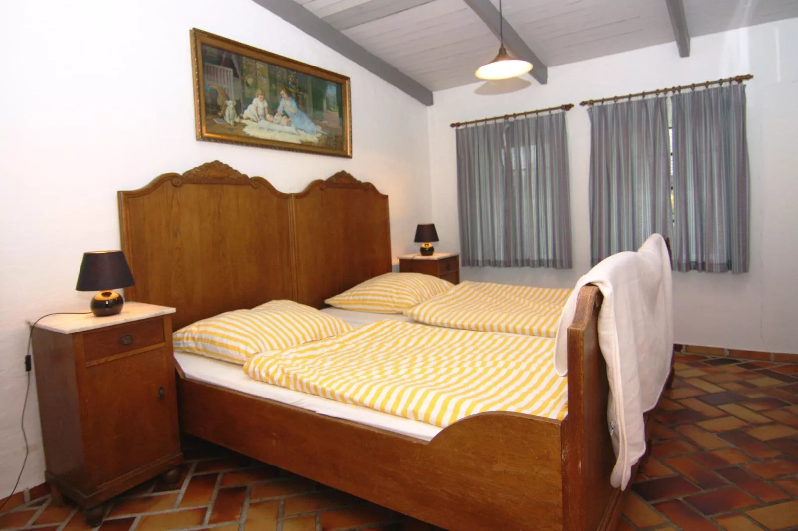 Vanessa-Bedroom