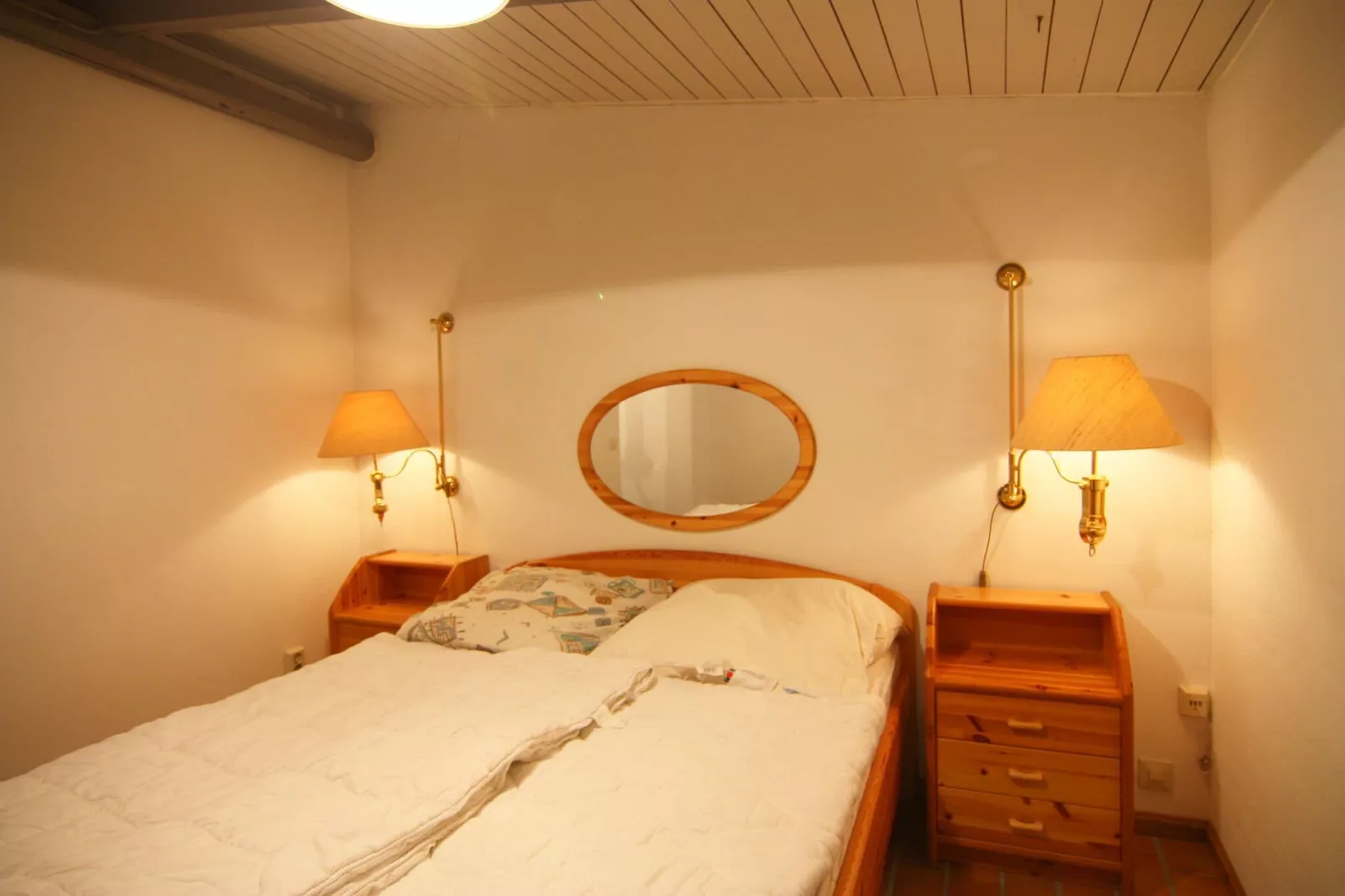 Vanessa-Bedroom
