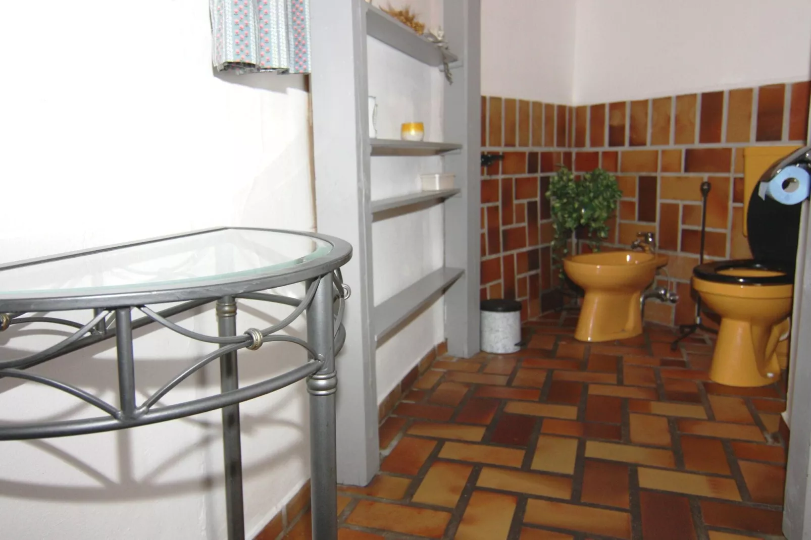 Vanessa-Bathroom