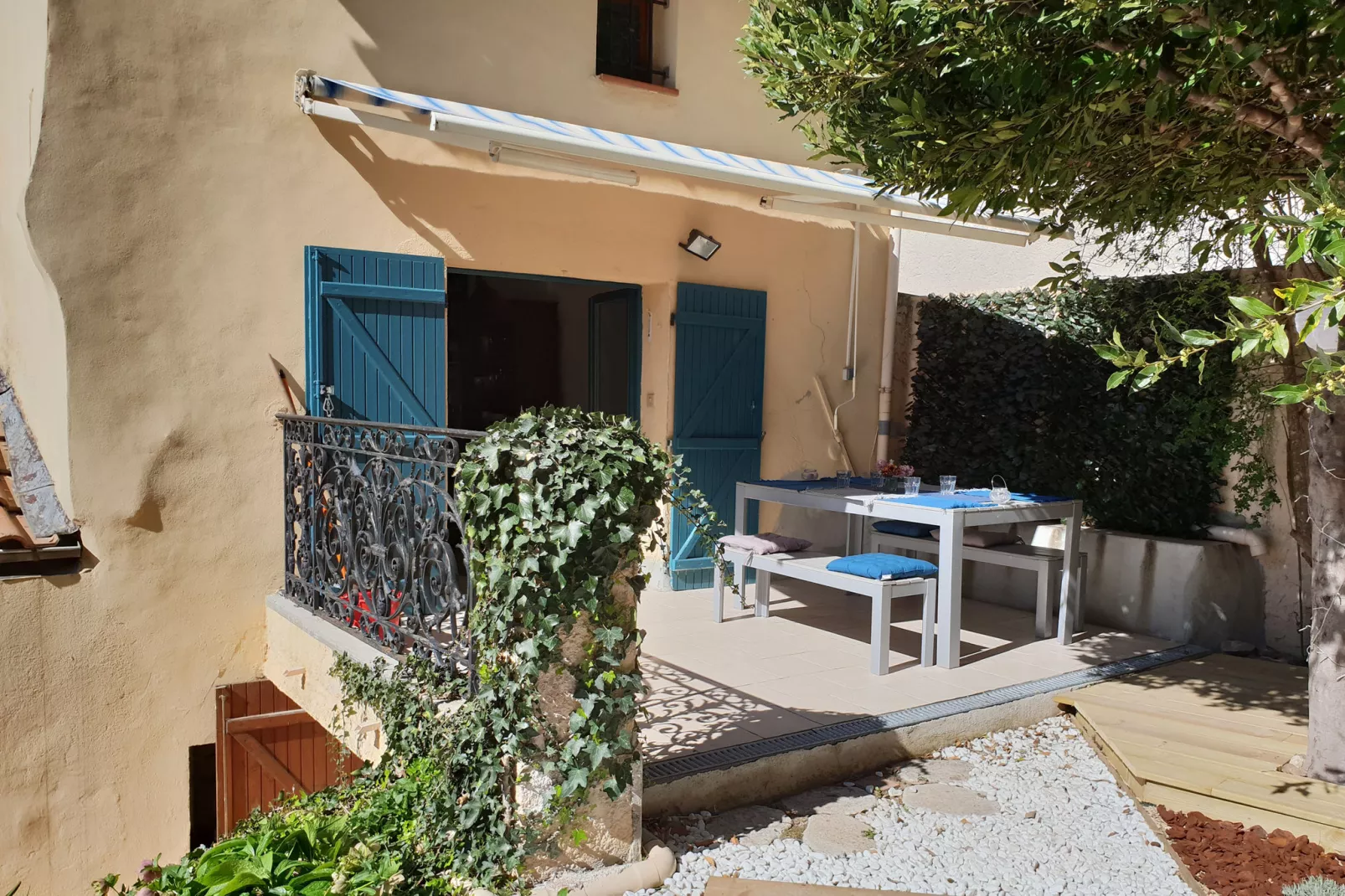 Pool & View Village home-Terrace balcony