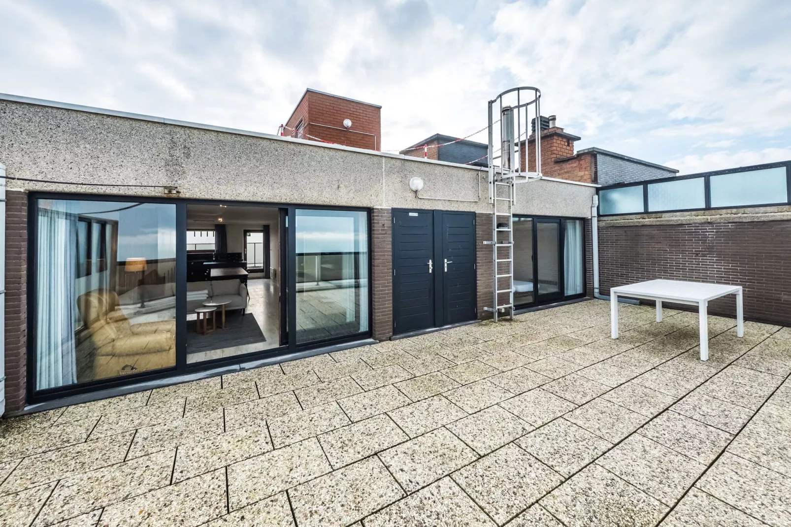 Prestige I 1001-Exterior summer