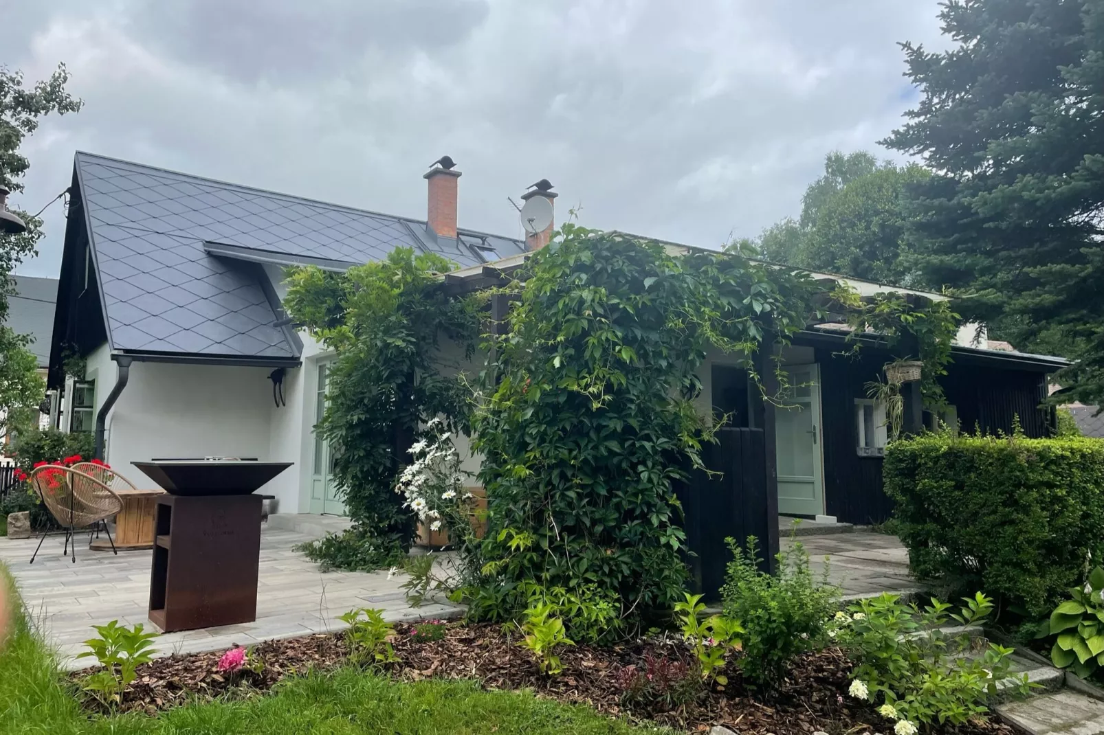 Jablon-Exterior summer