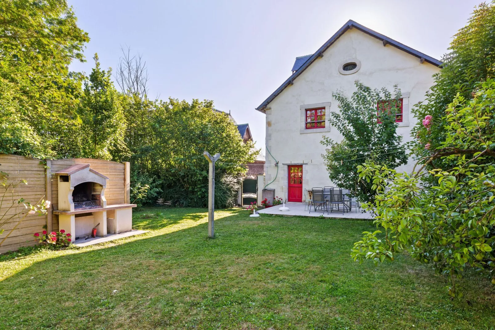 Le Manoir de Damigny-Exterior summer