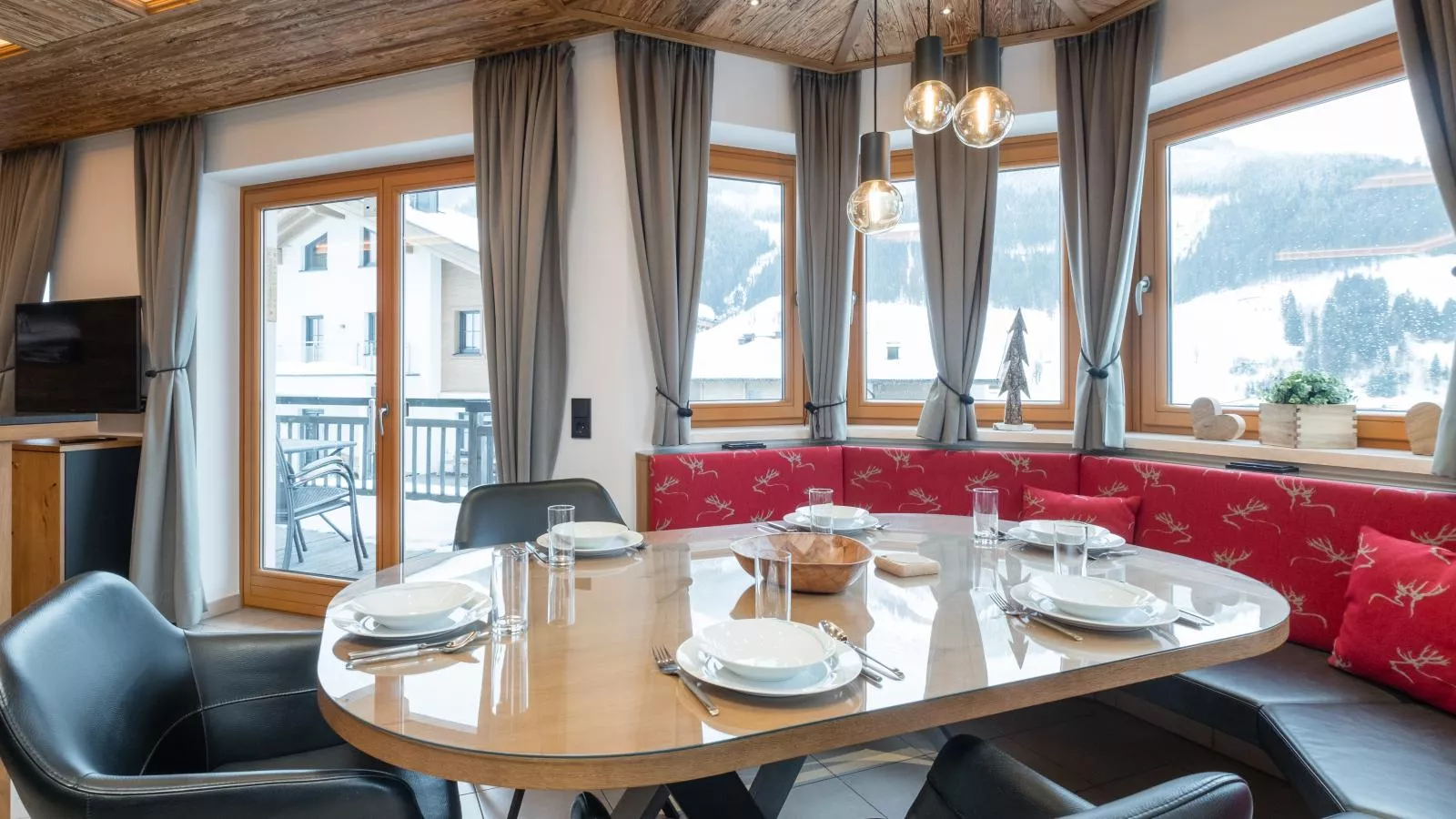 Arianne  Ski in - Ski out-Dining room