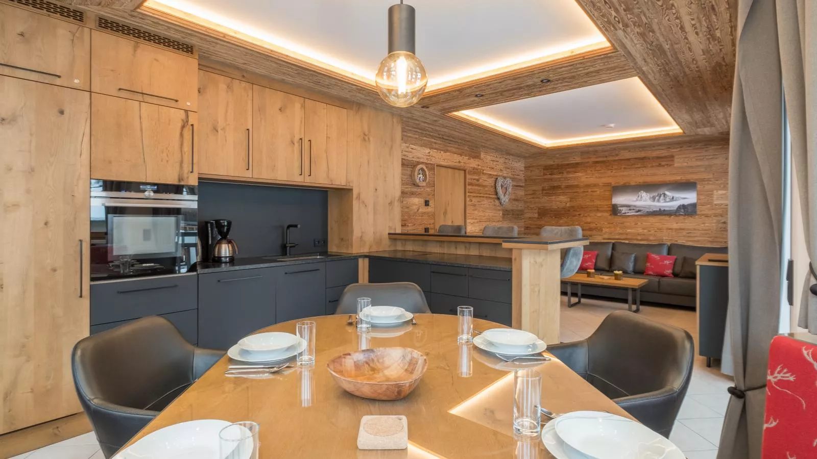 Arianne  Ski in - Ski out-Dining room