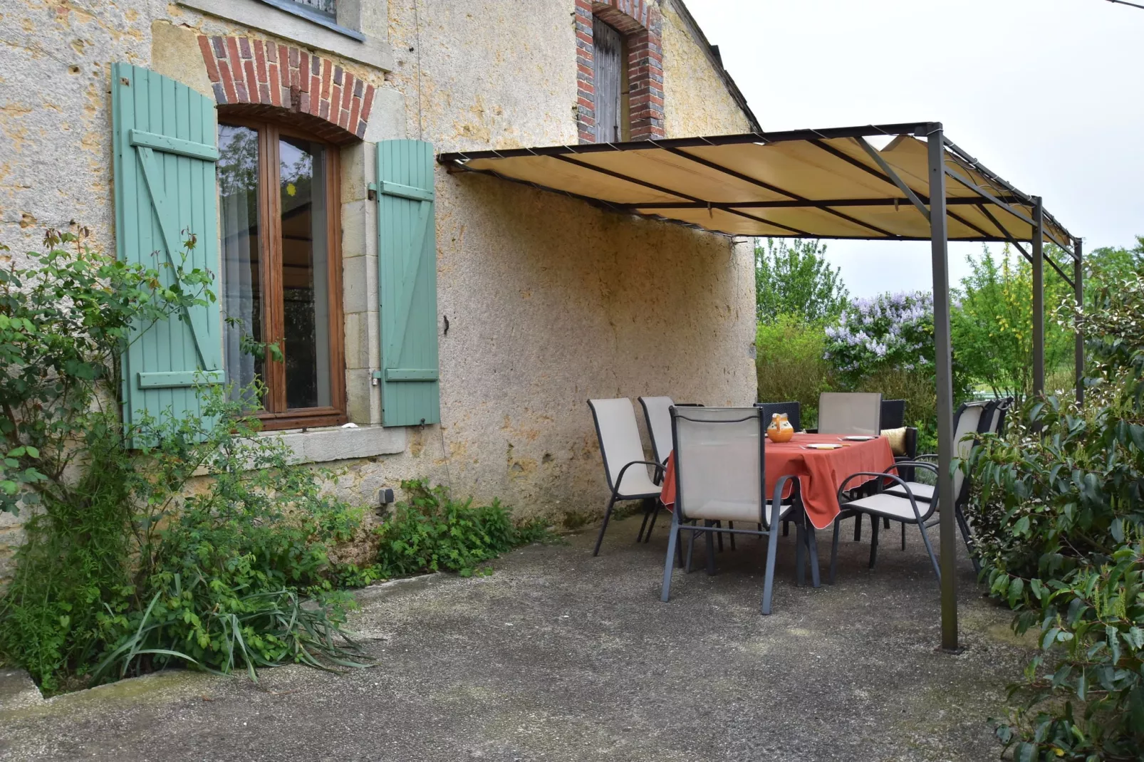 Gite 6 pers près de Châteauroux-Außenbereich Sommer