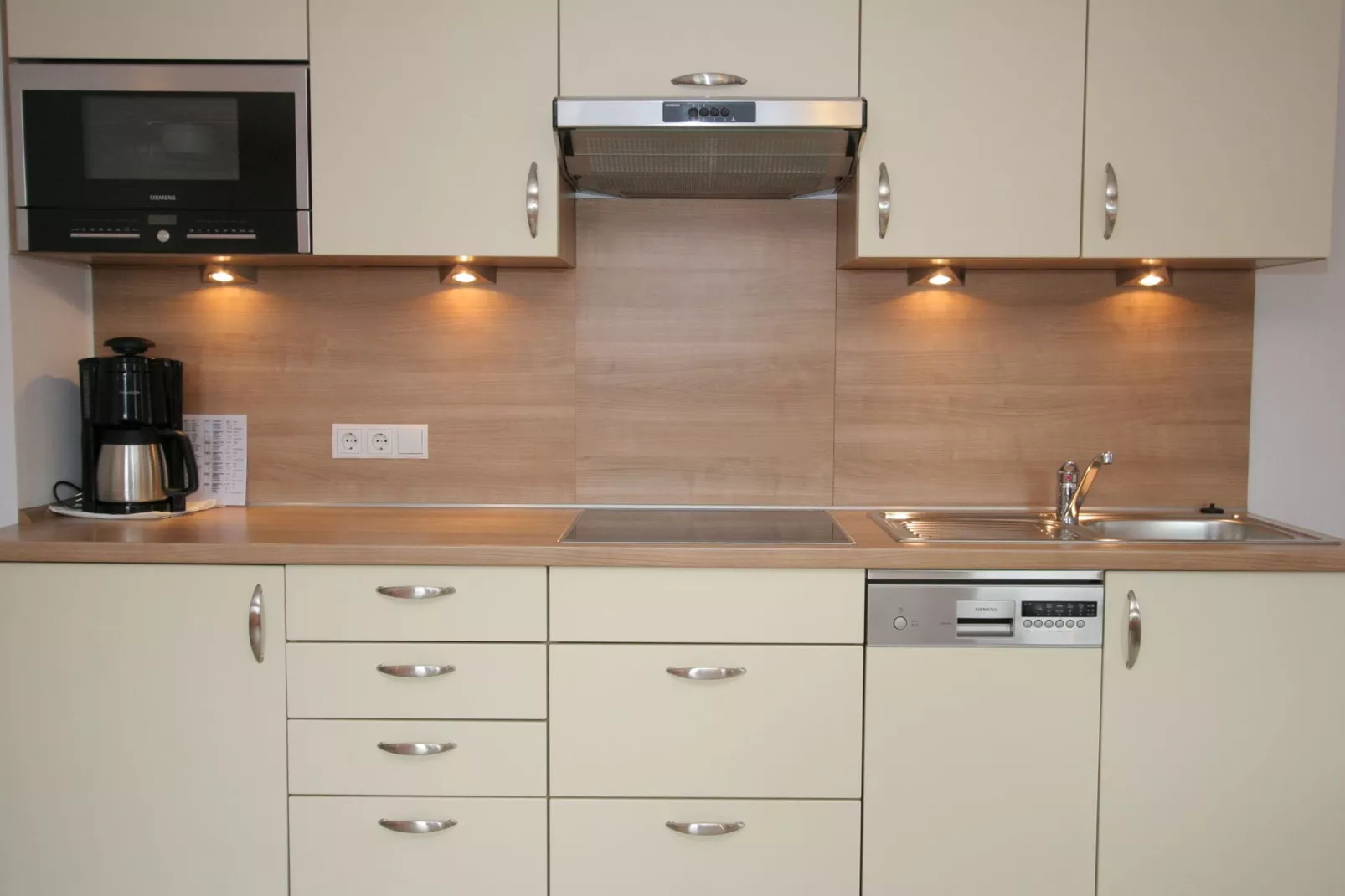 Apart Andrea -  App 1 links-Kitchen