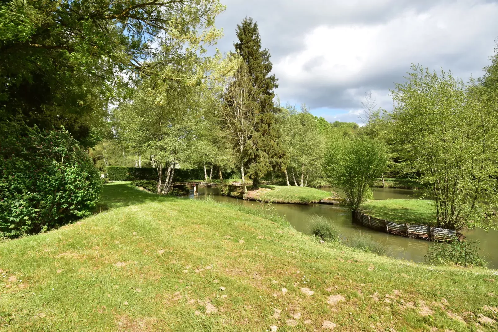 La Riviere-Gardens summer