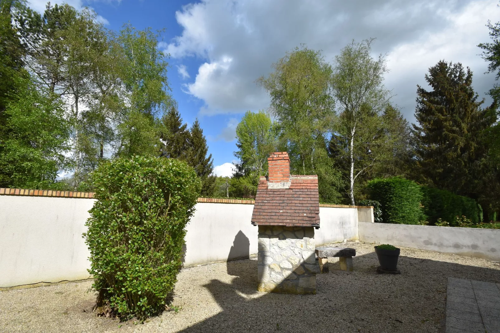 La Riviere-Gardens summer