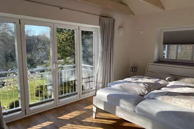 394361-Bedroom