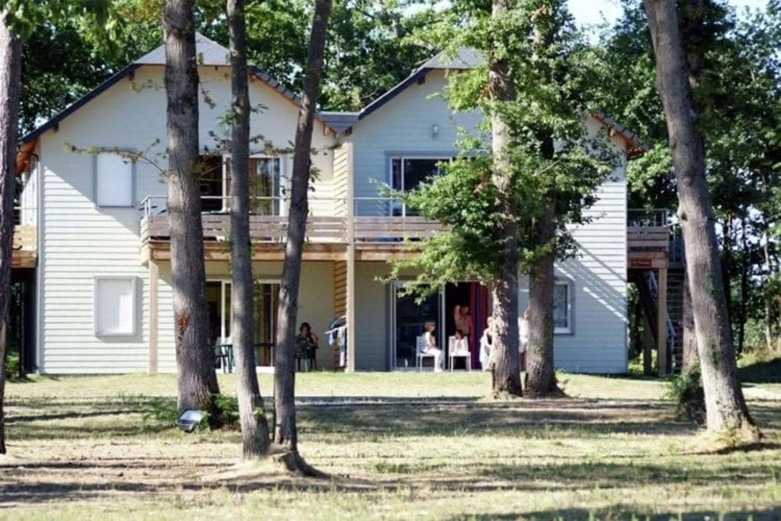 Relais du Plessis 1-Exterior summer