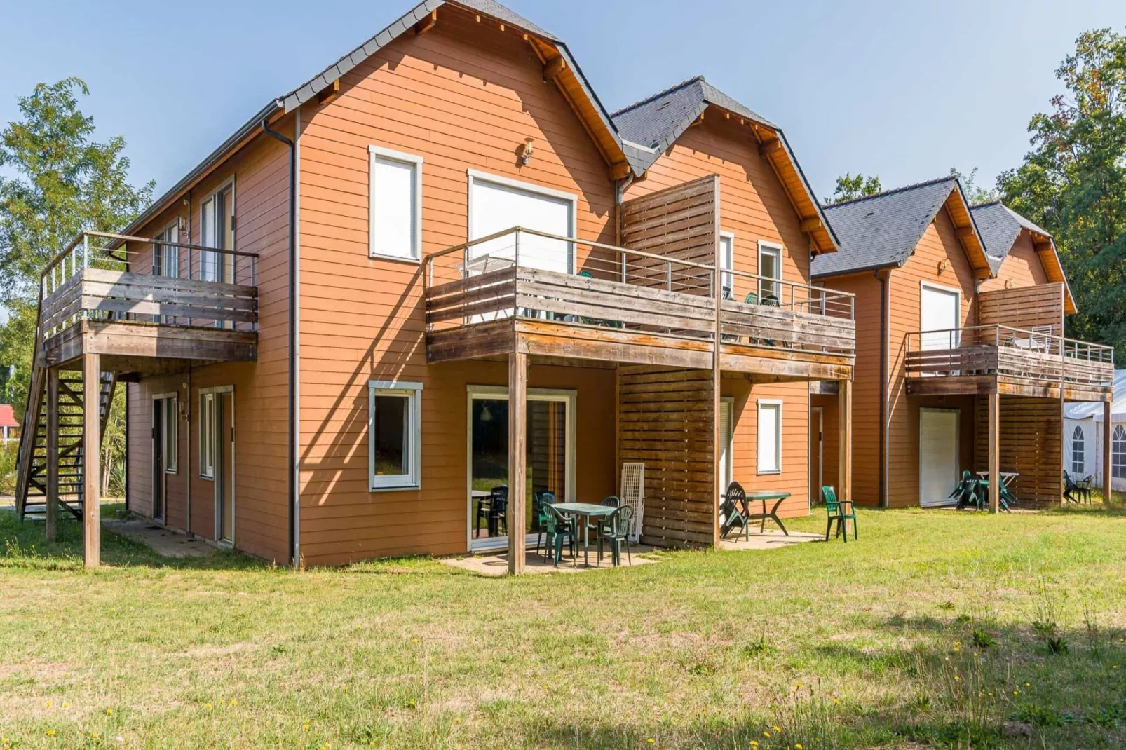 Relais du Plessis 1-Exterior summer