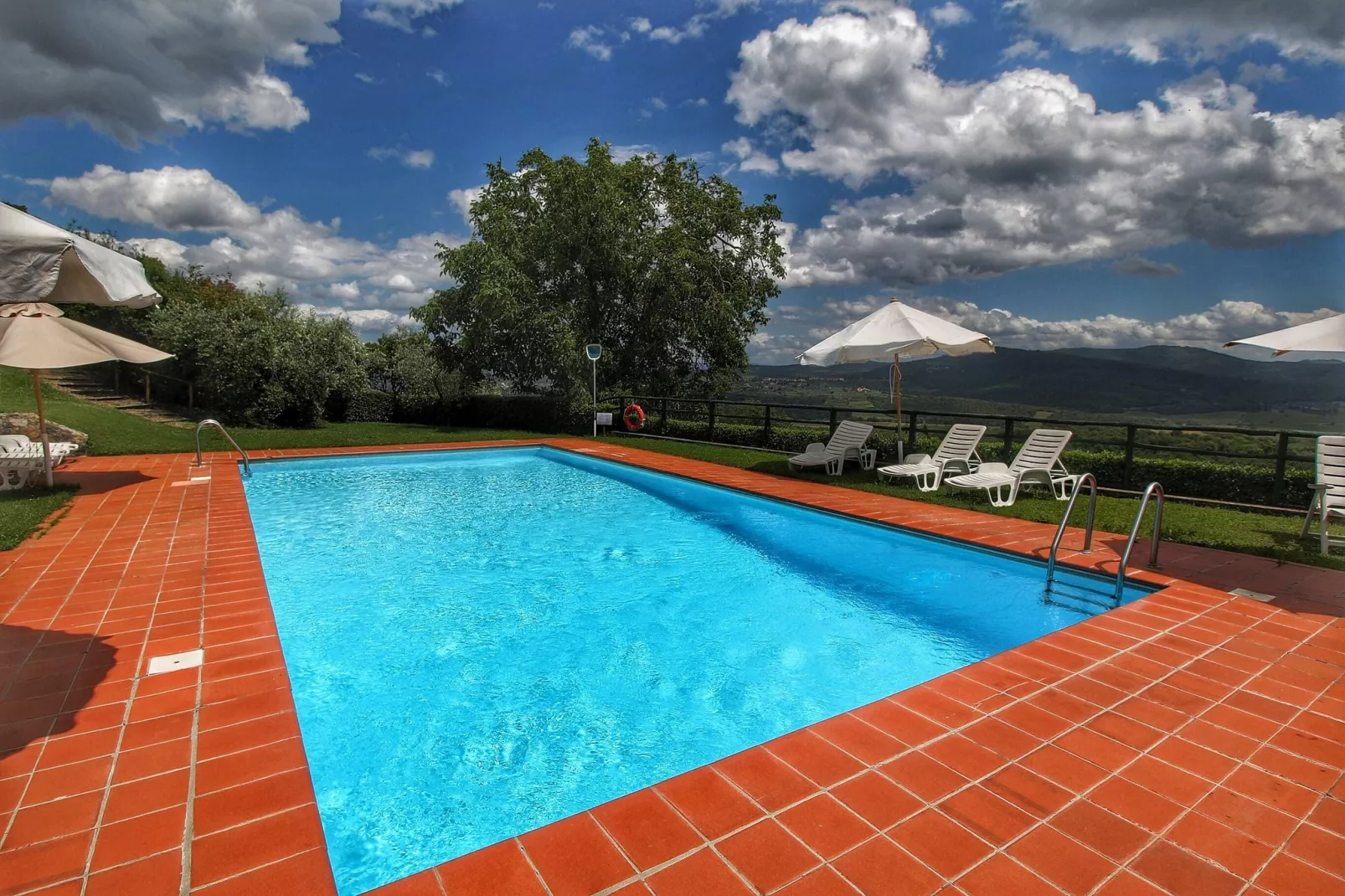 Ginestra-Pool