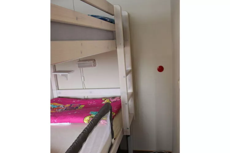 202060-Bedroom