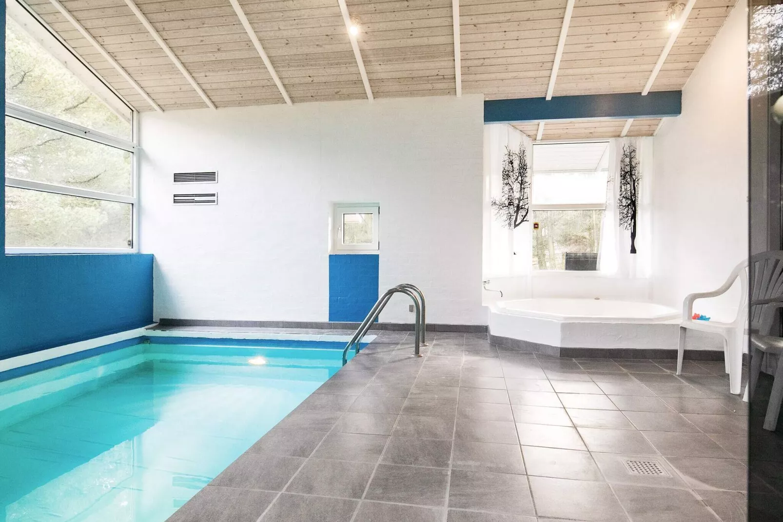 Idyllic Retreat with Whirlpool-By Traum