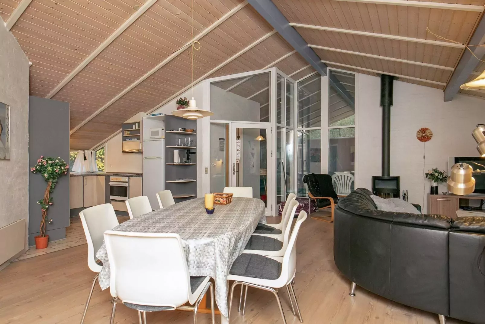 Idyllic Retreat with Whirlpool-By Traum-Indoor