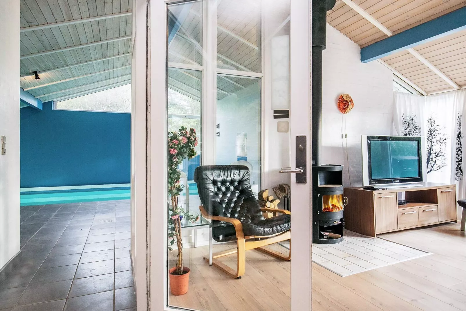 Idyllic Retreat with Whirlpool-By Traum-Swimming pool