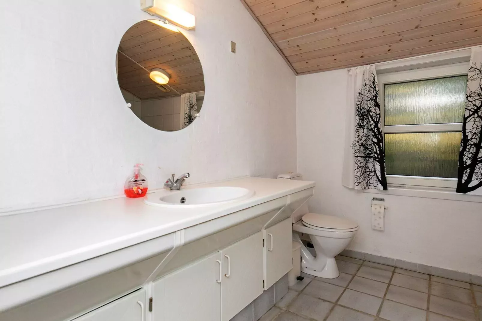 Idyllic Retreat with Whirlpool-By Traum-Indoor