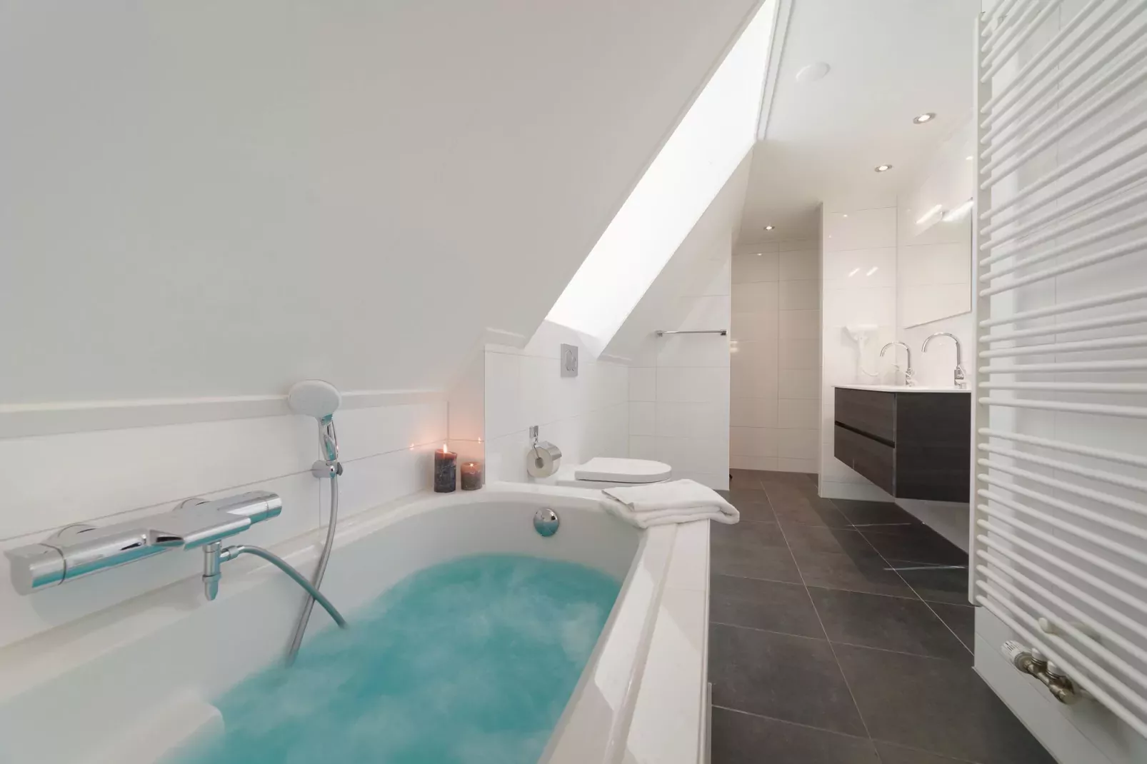 8-persoons geschakeld-Badezimmer
