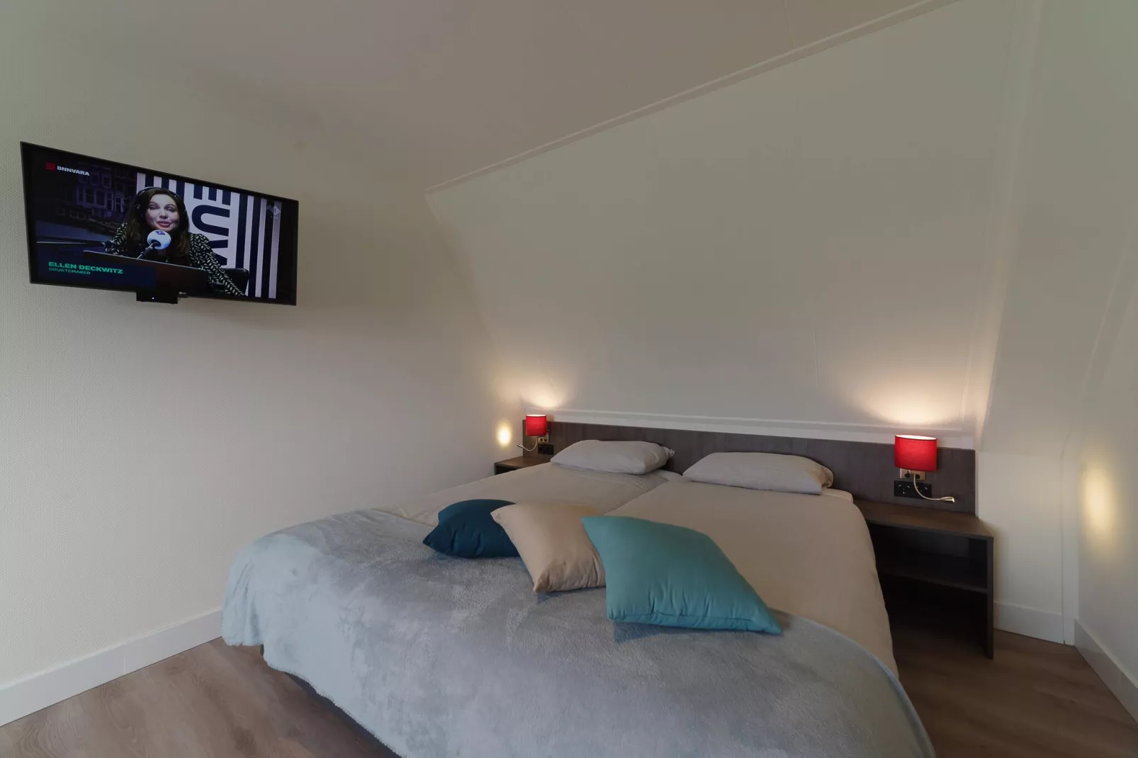 6 persoons vrijstaand met sauna/hond-Bedroom