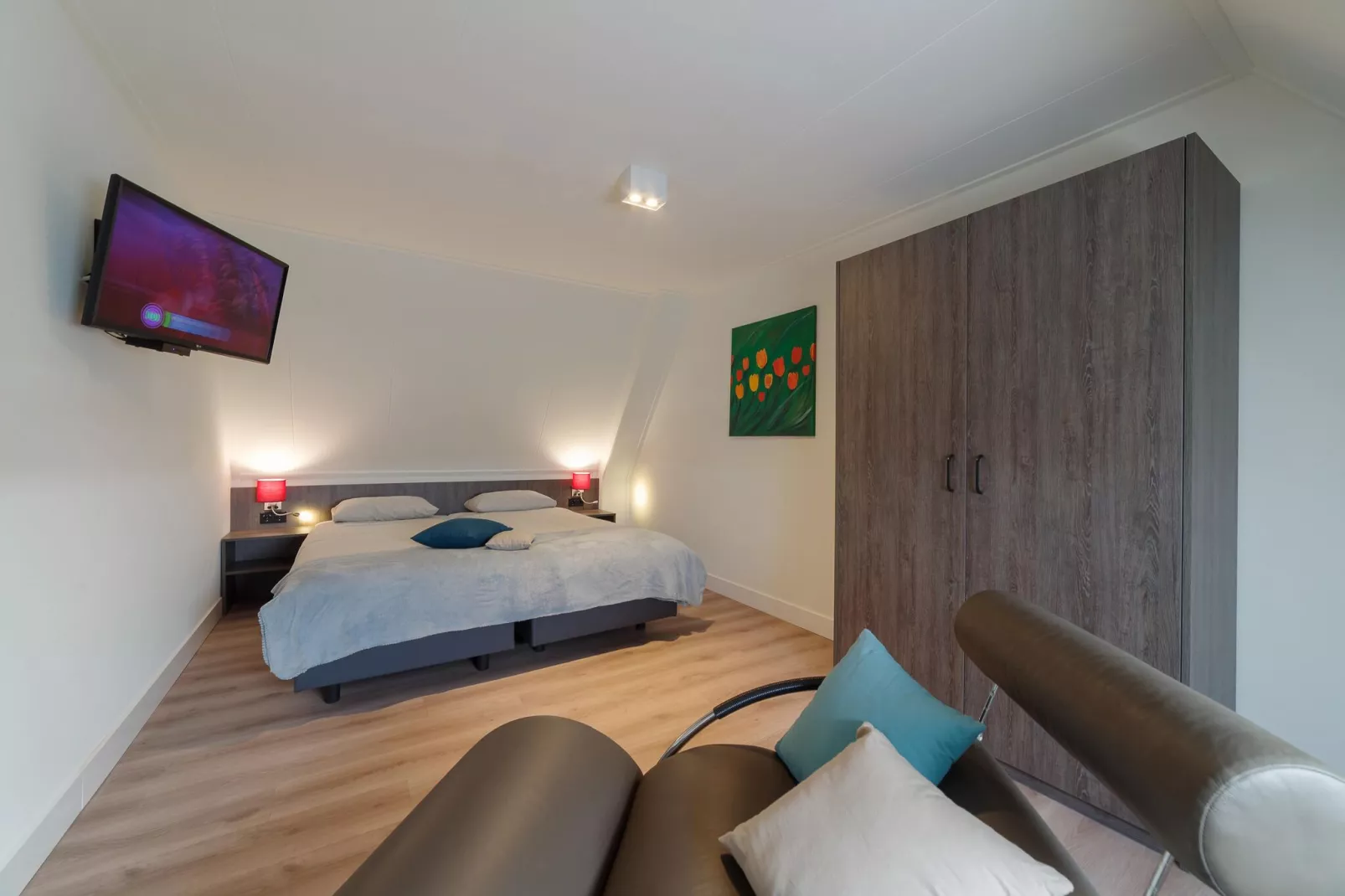 6 persoons vrijstaand met sauna/hond-Bedroom