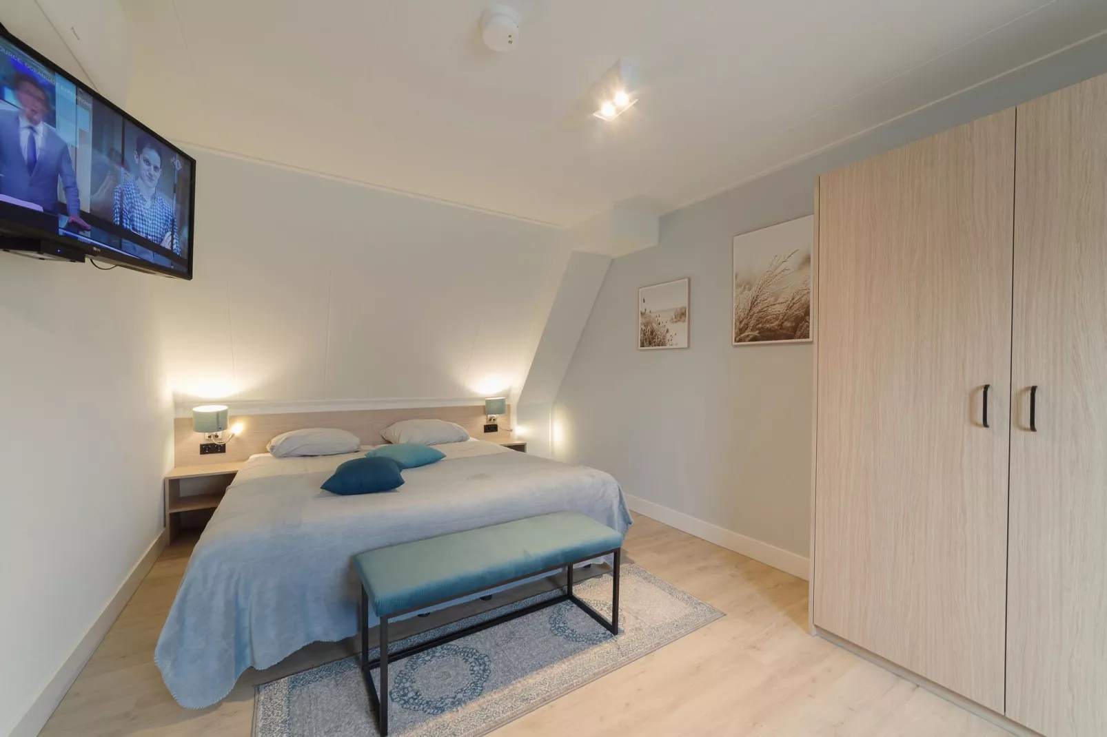 6 persoons vrijstaand met sauna/hond-Bedroom