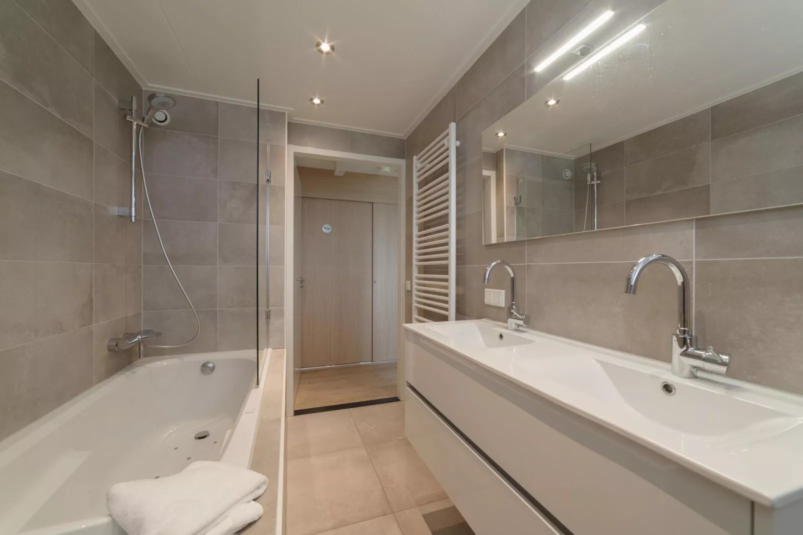 6 persoons vrijstaand met sauna/hond-Bathroom