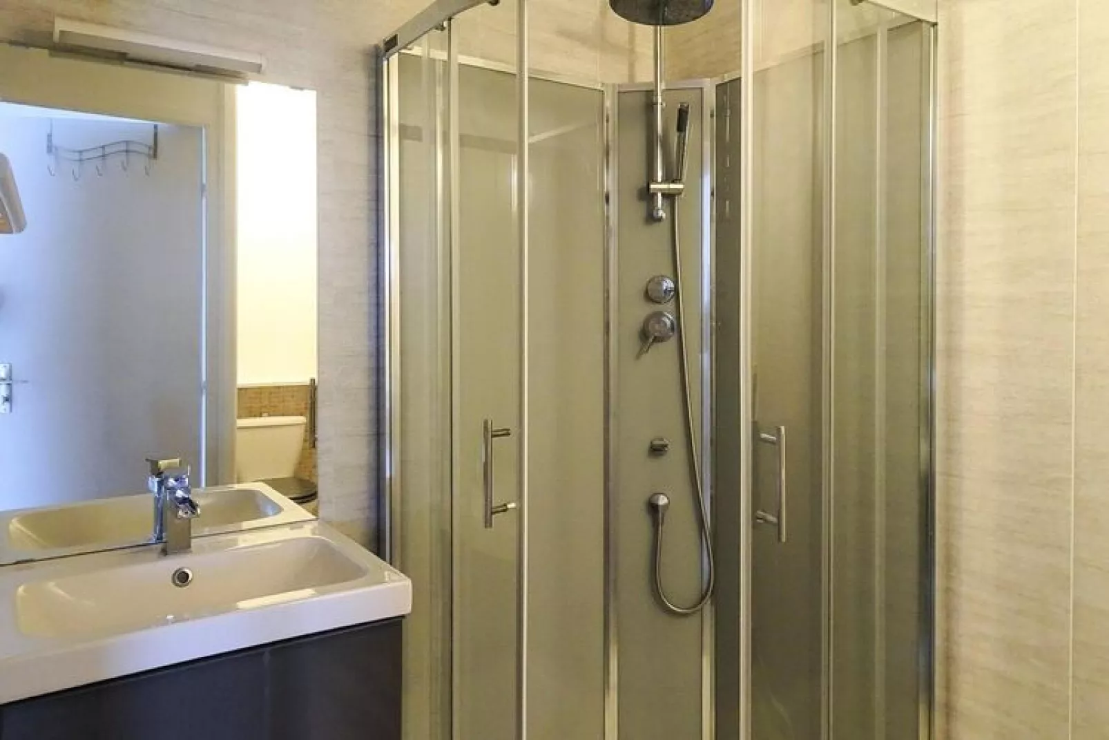 Semi-detached house Pléneuf-Val André-Bathroom