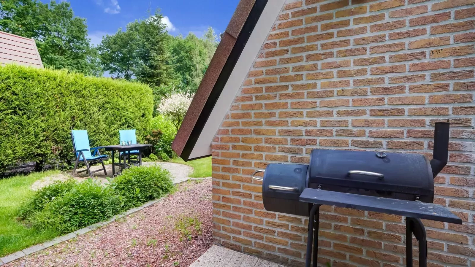 Sonnig Punthuys-Gardens summer