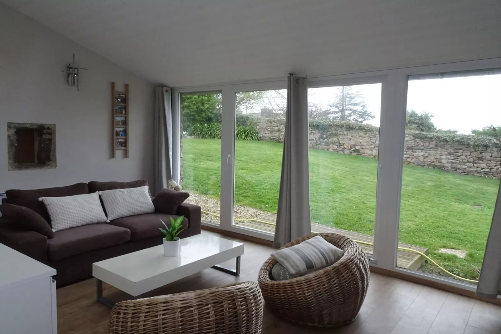 Comfortable natural stone house Plouézec-Living room