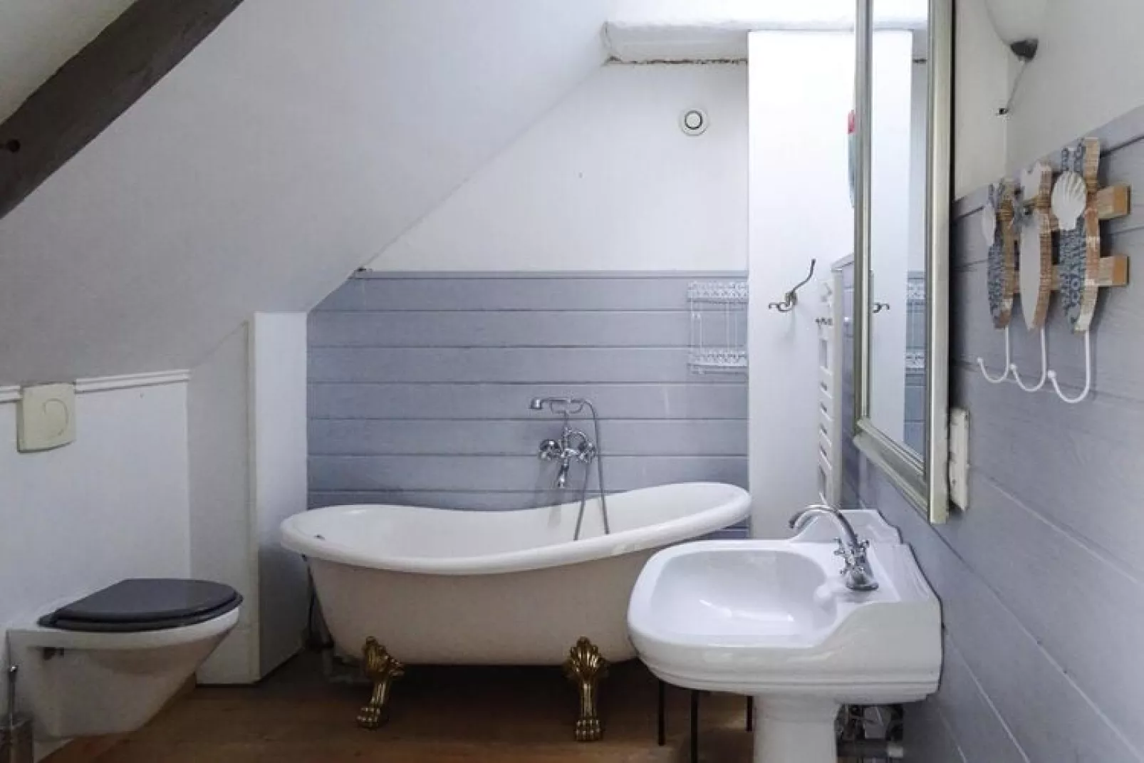 Comfortable natural stone house Plouézec-Bathroom
