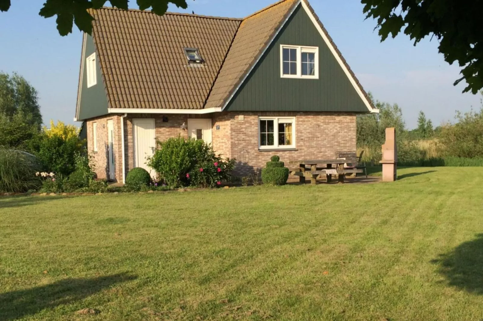 83643-Exterior summer