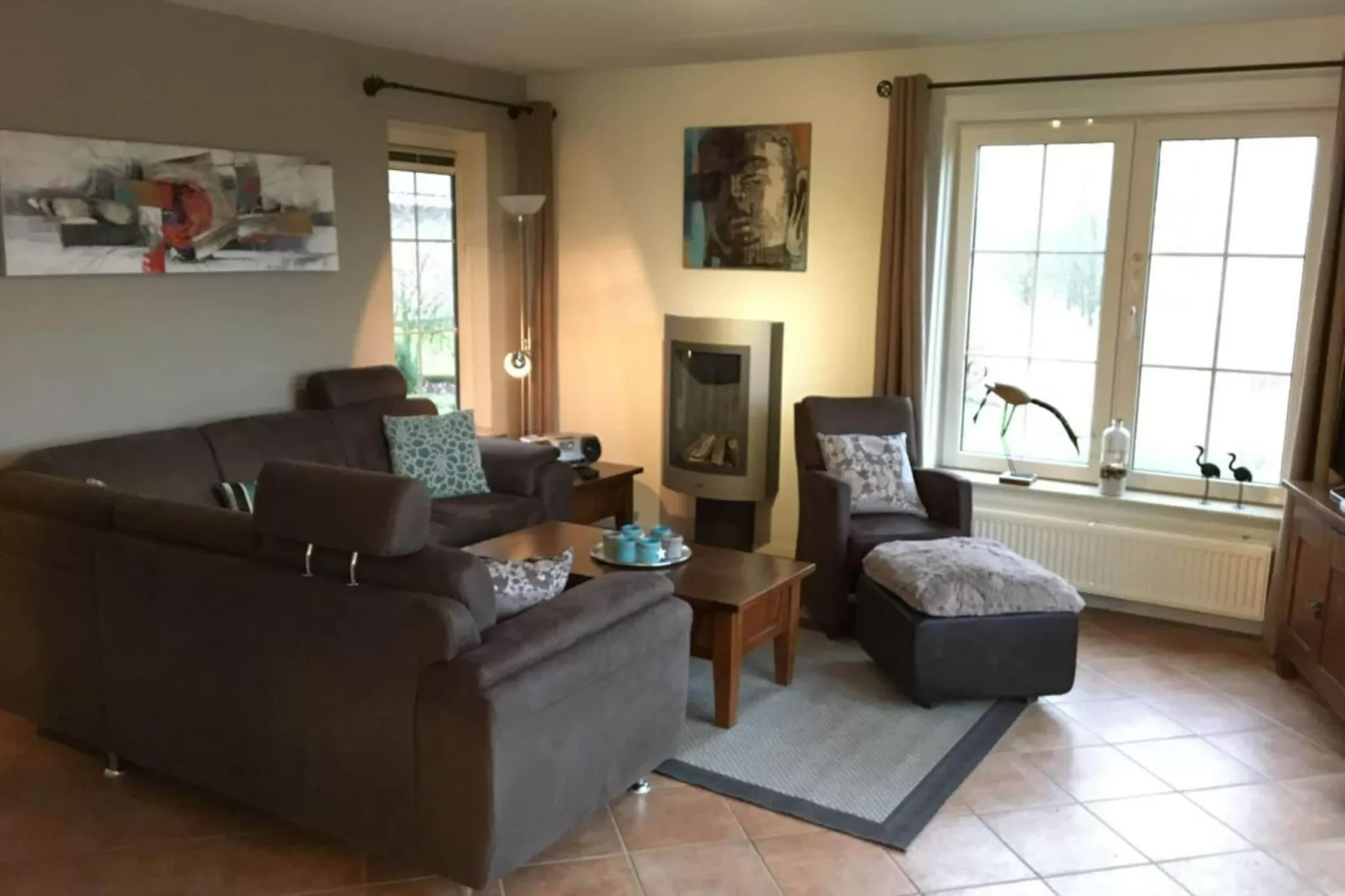 83643-Living room