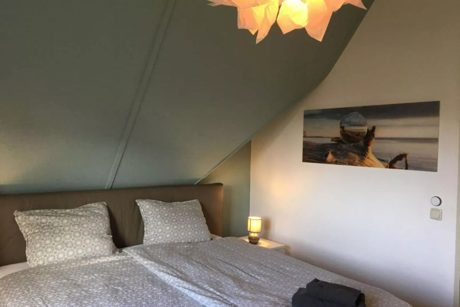 83643-Bedroom