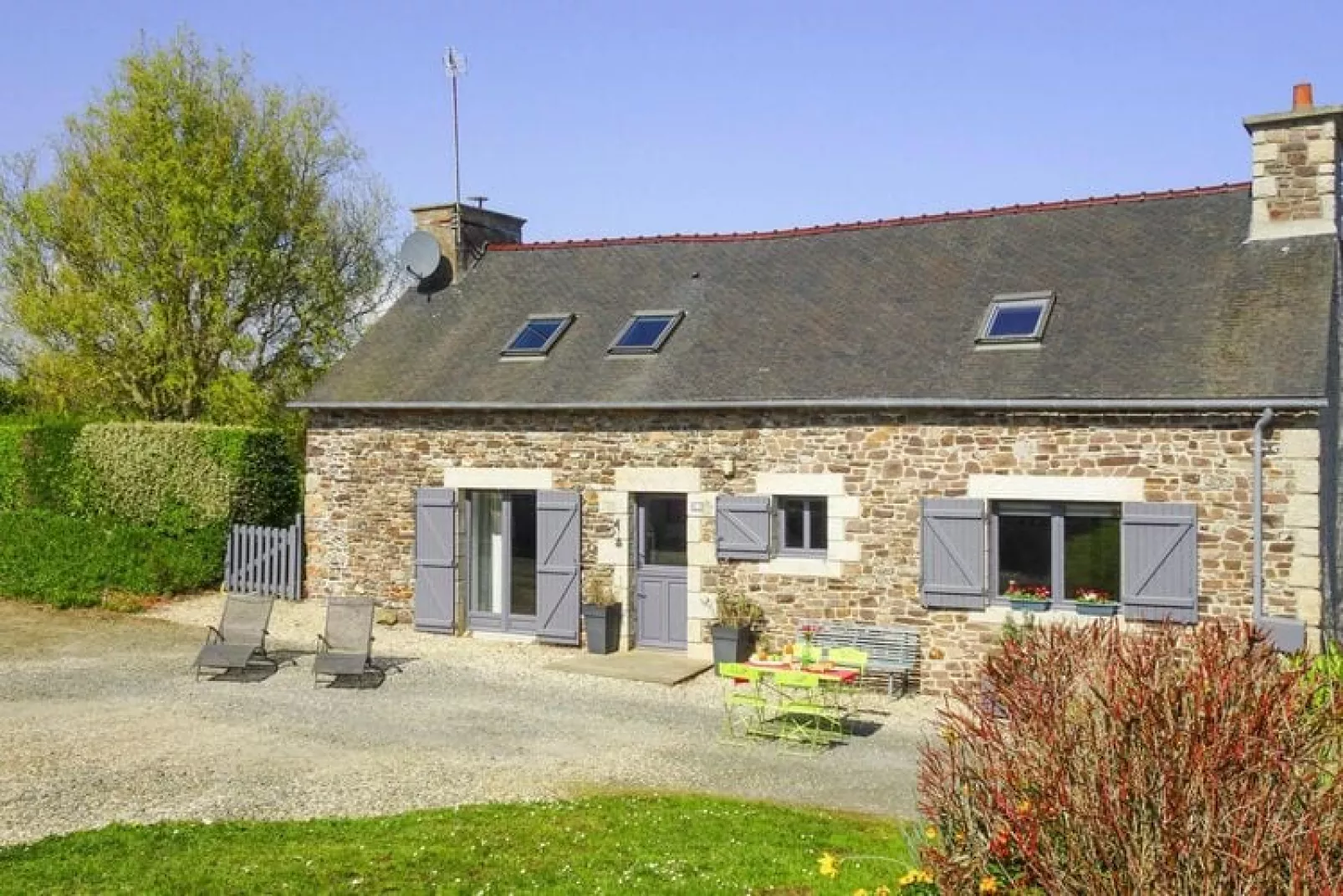 Comfortable natural stone house Plouézec-Exterior summer