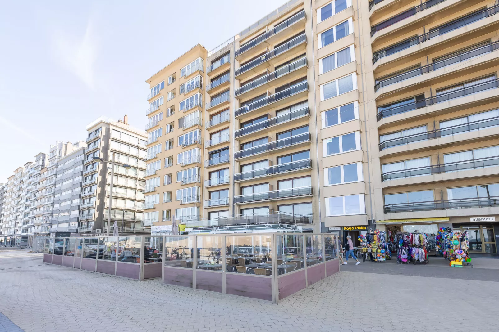 Mesanges  0401-Exterior summer