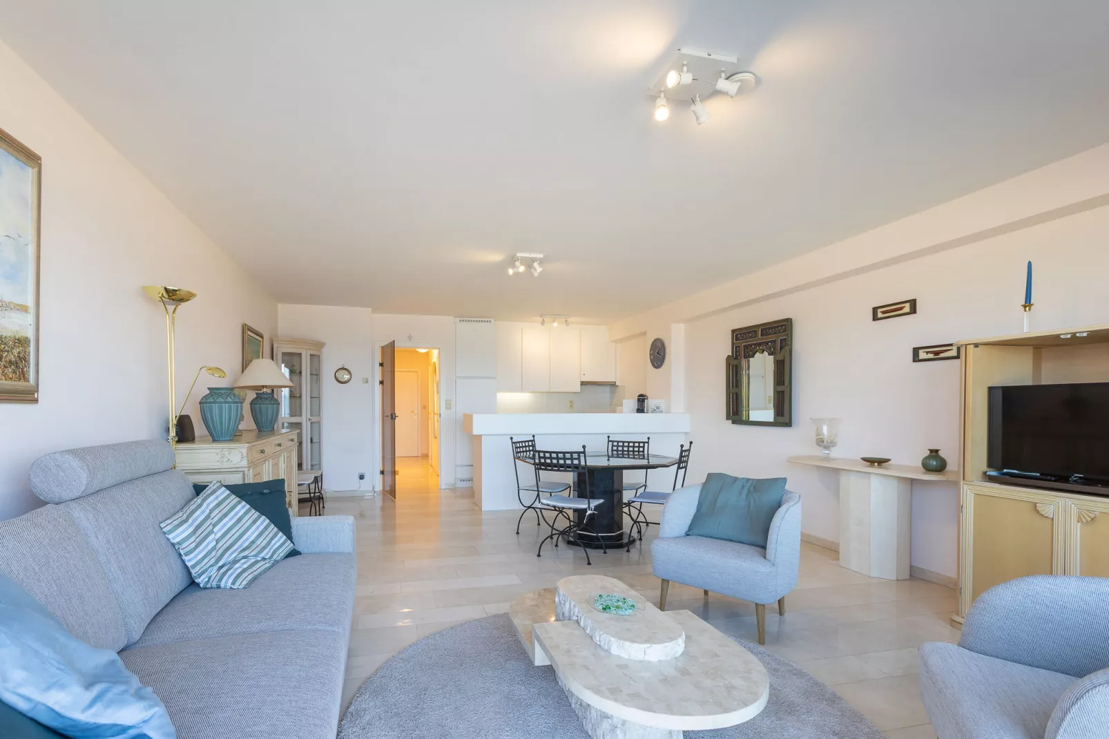 Mesanges  0401-Living room