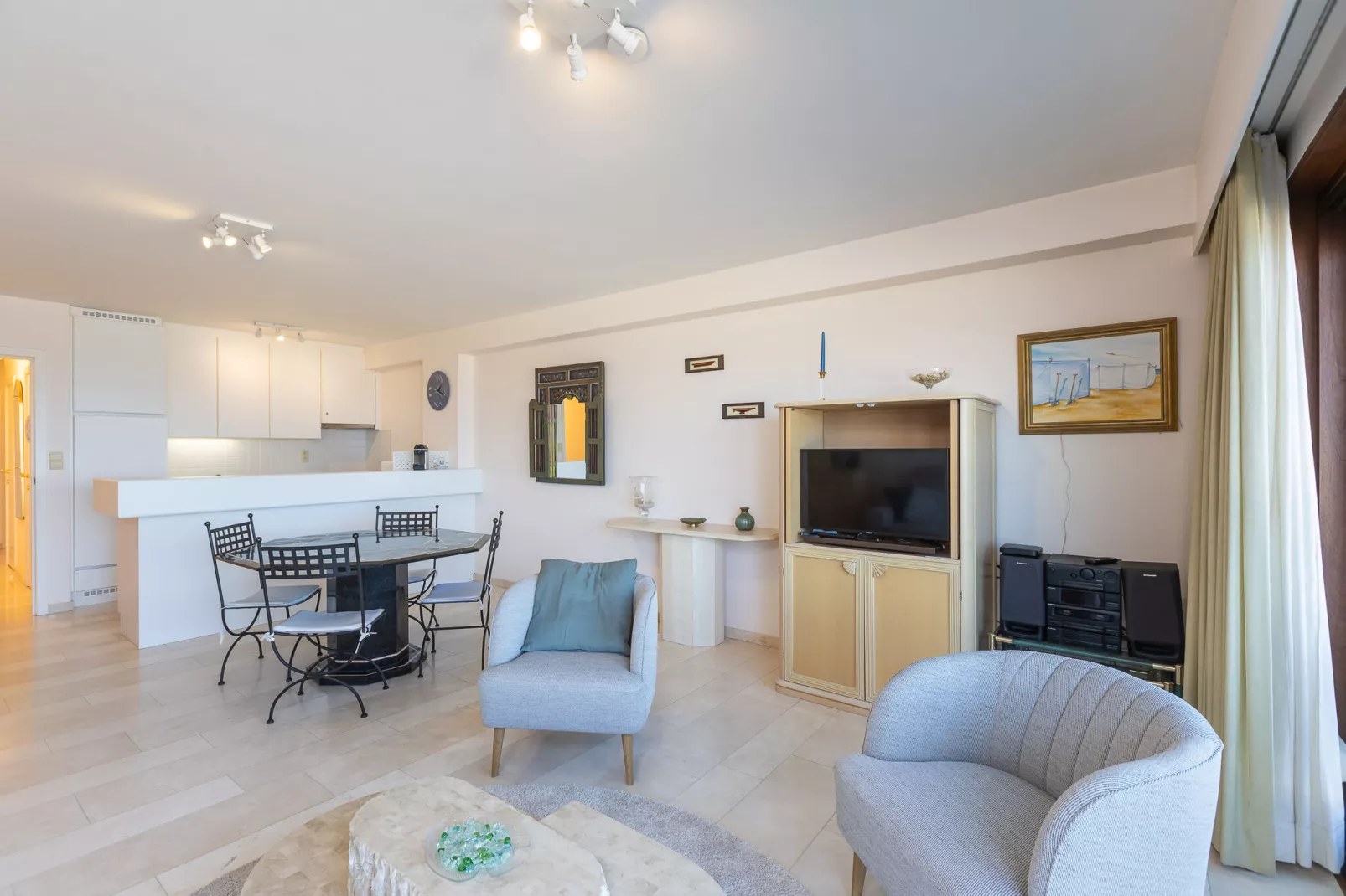Mesanges  0401-Living room