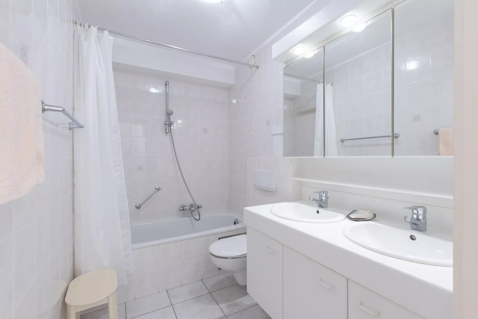 Mesanges  0401-Bathroom