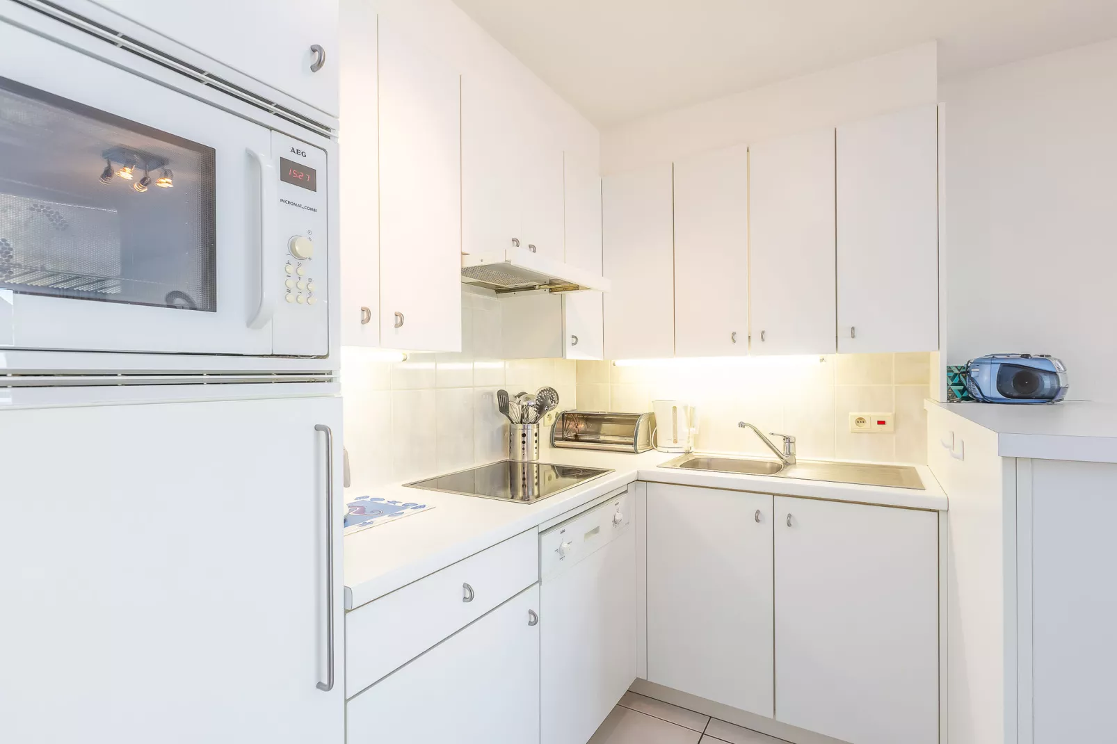 Viking 0508-Kitchen