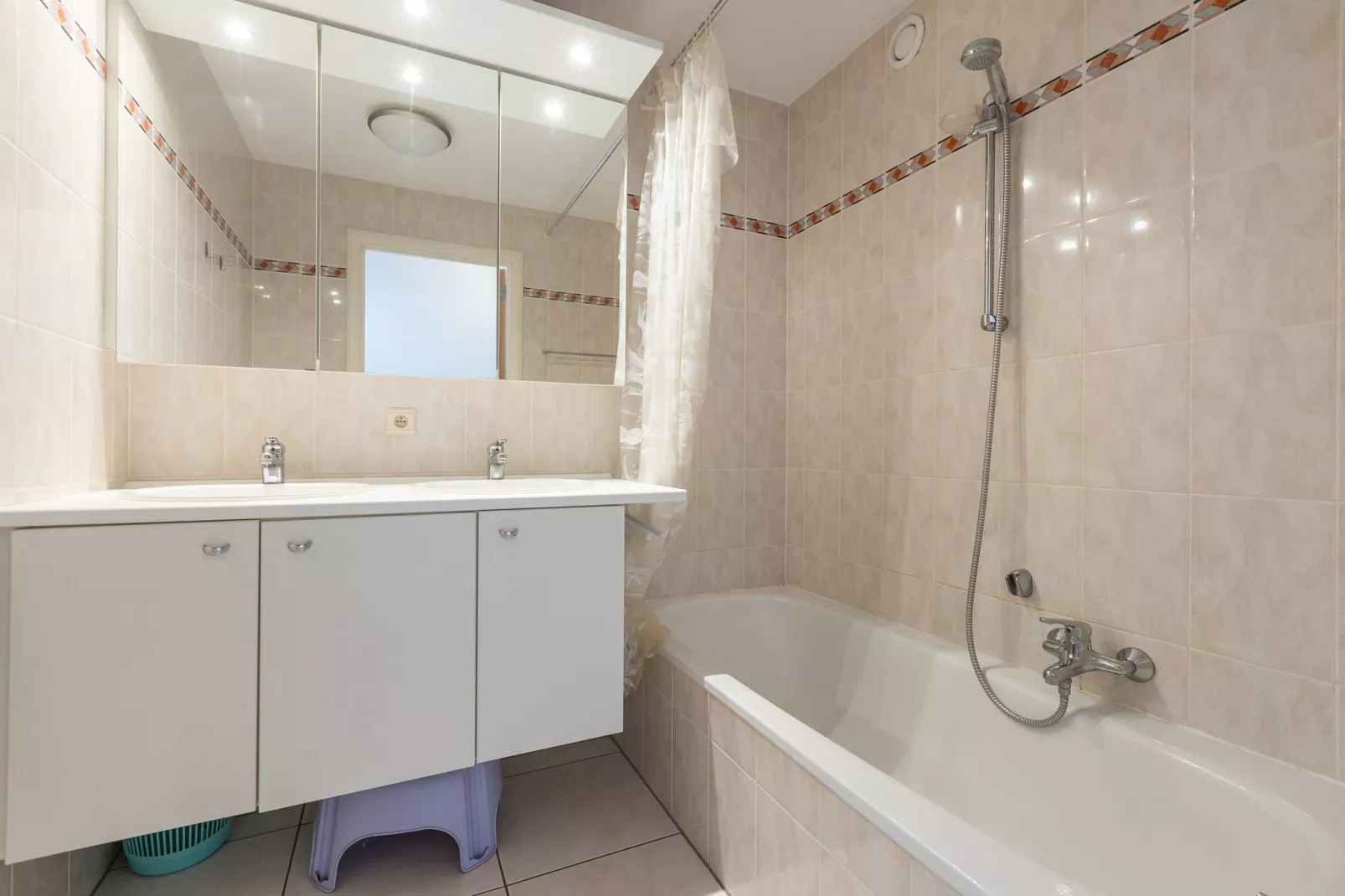Viking 0508-Bathroom