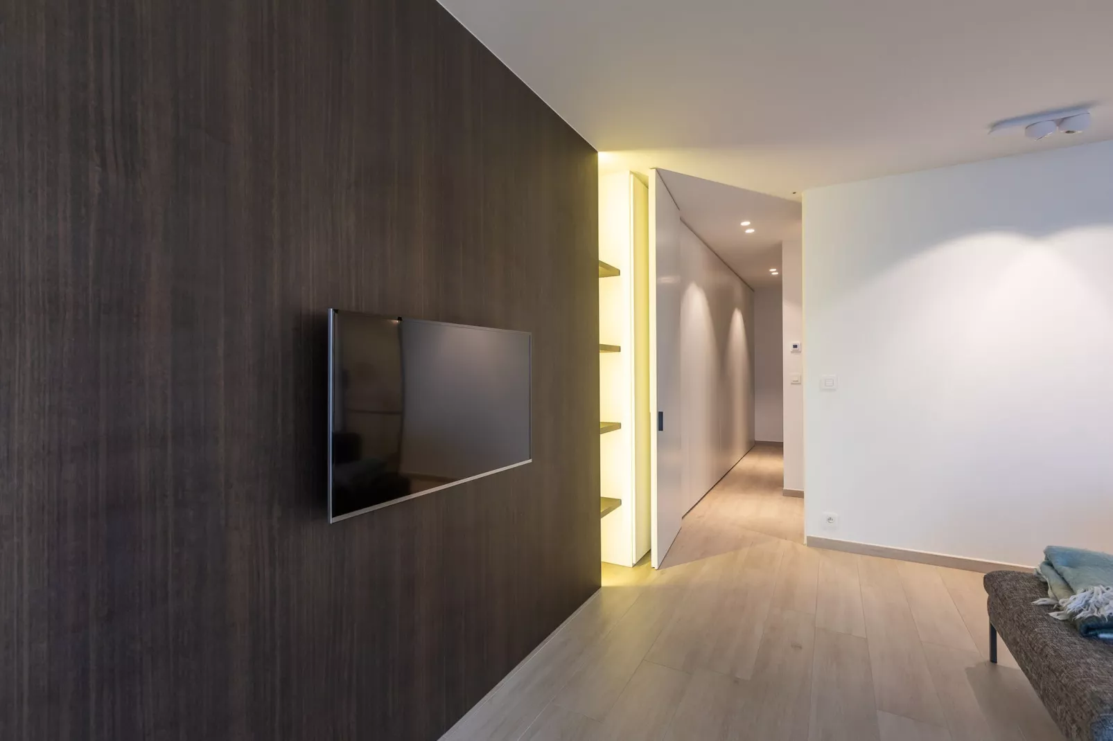 Manager  0509-Living room