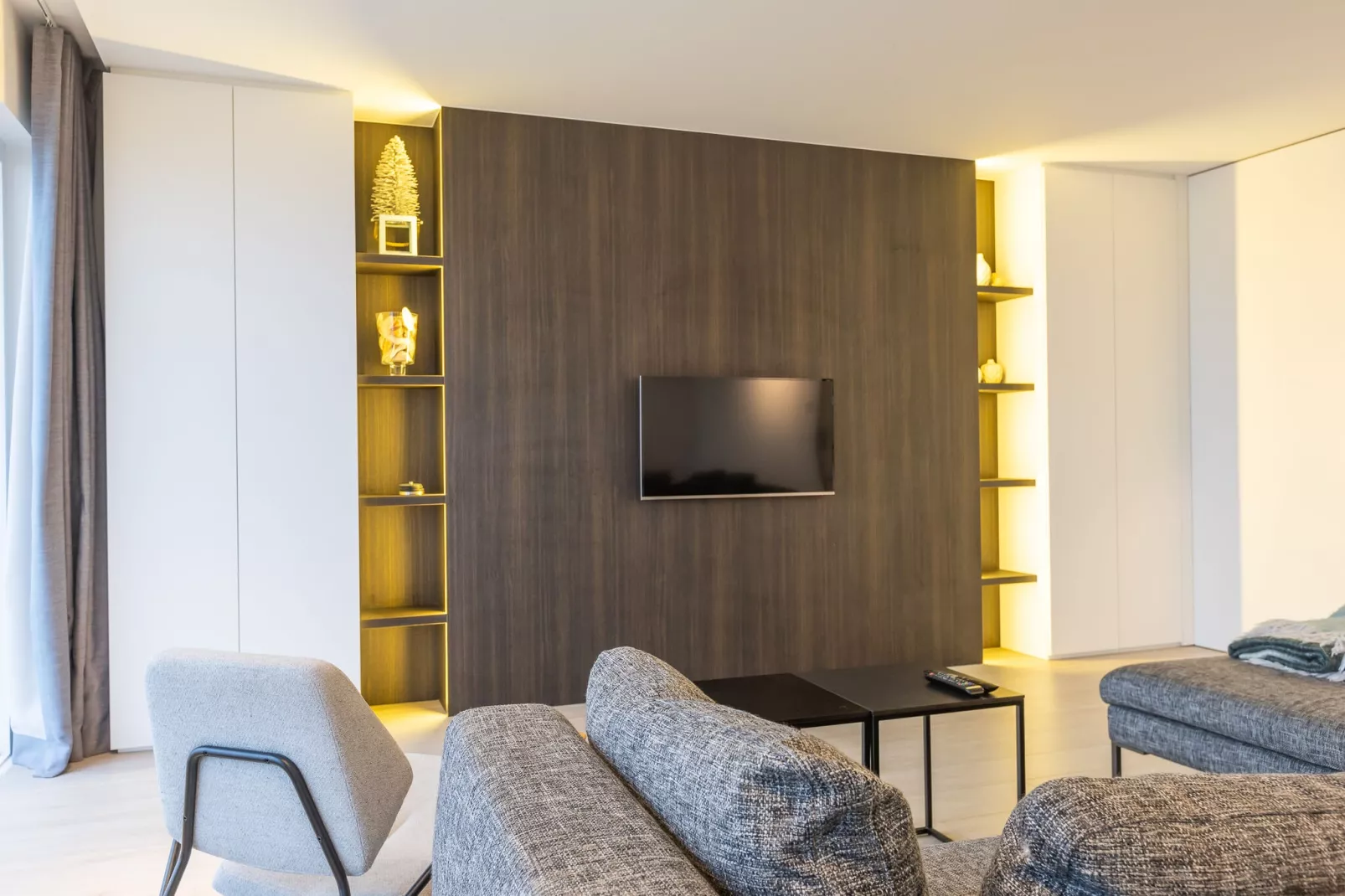 Manager  0509-Living room