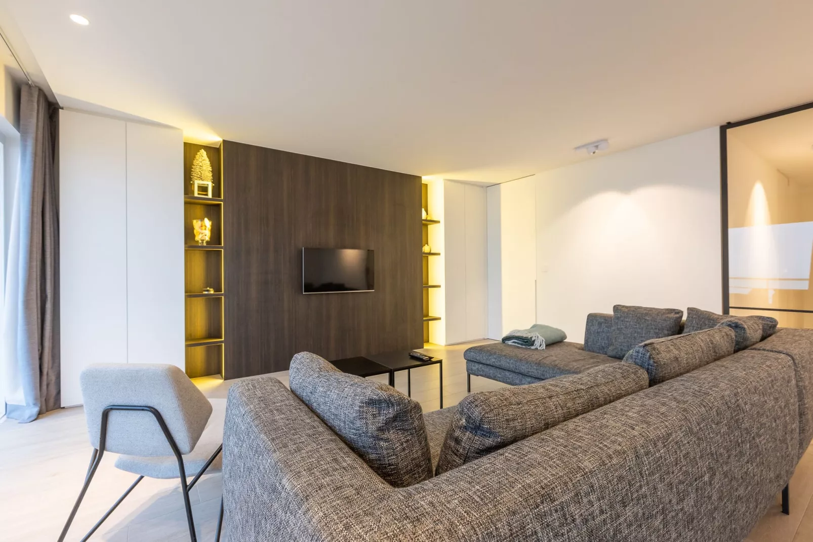 Manager  0509-Living room