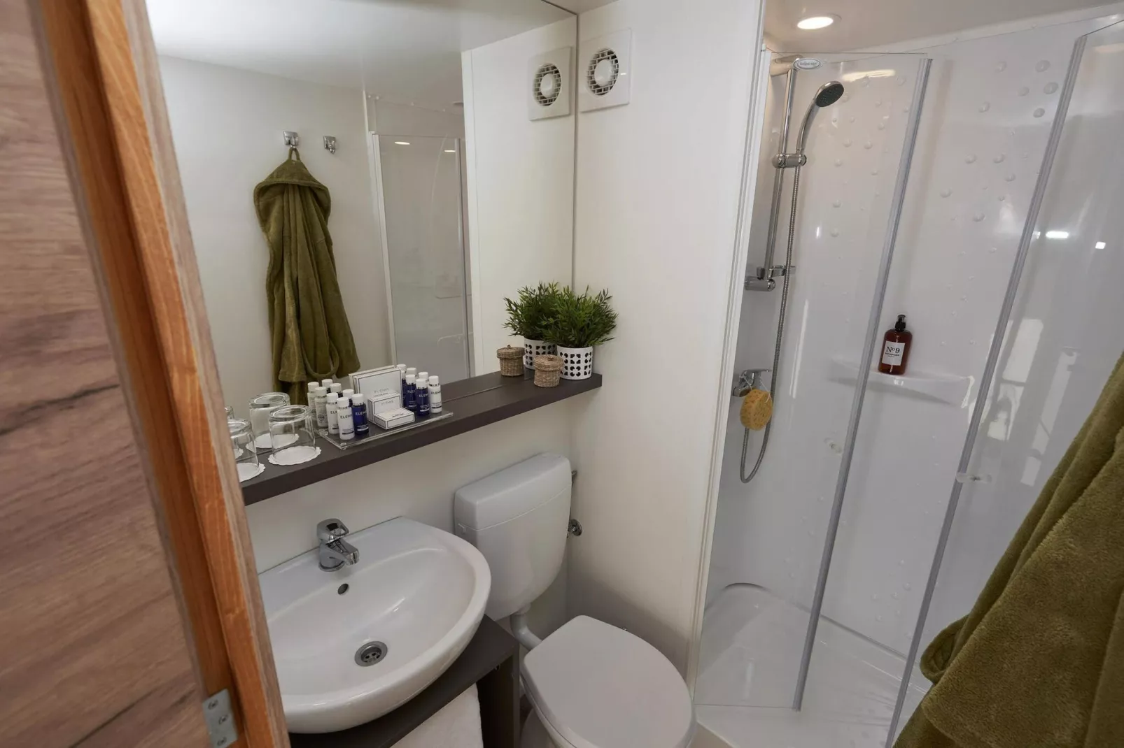 Resort Zilverstrand 12-Bathroom