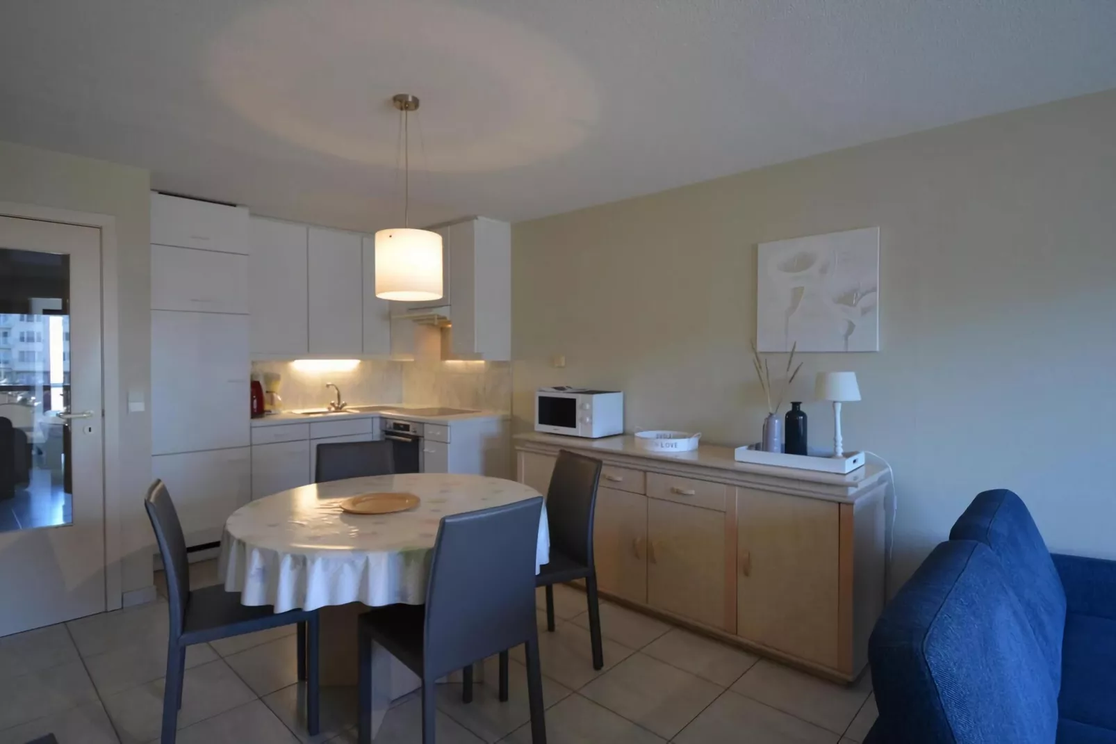 PLAZA J/2914-Living room