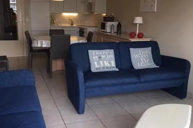 PLAZA J/2914-Living room