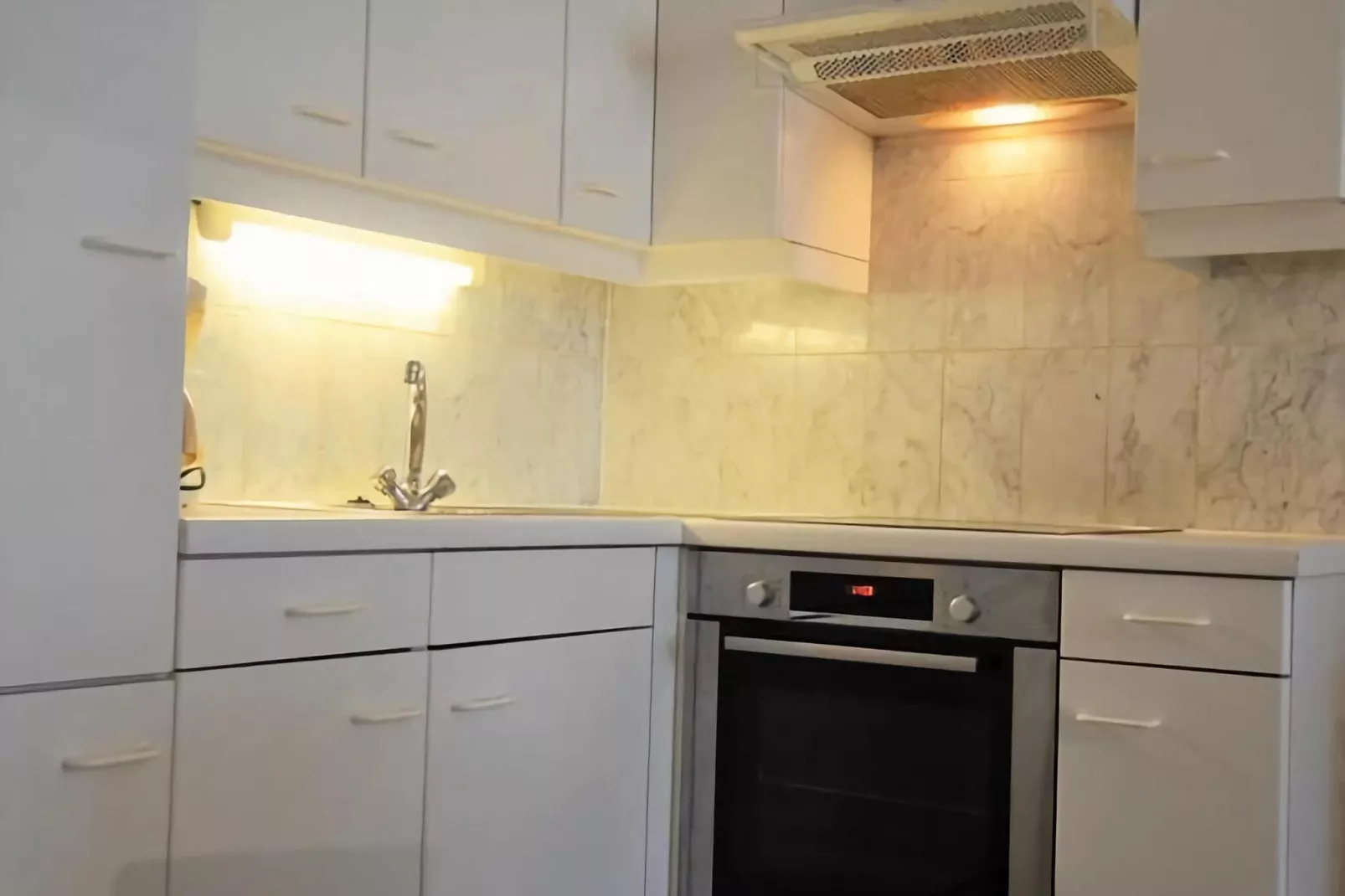 PLAZA J/2914-Kitchen